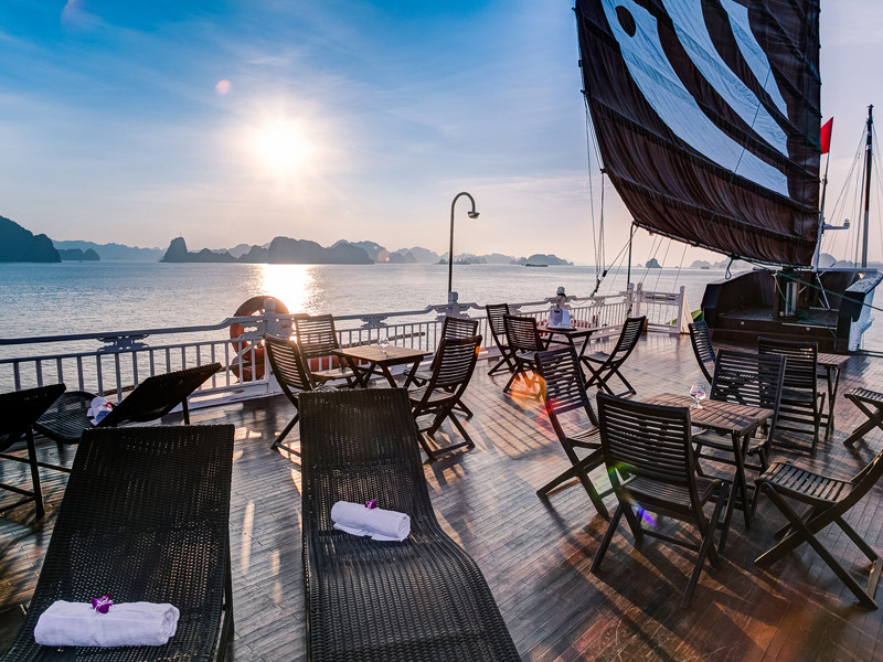 3 days explore Halong Bay on wooden boat