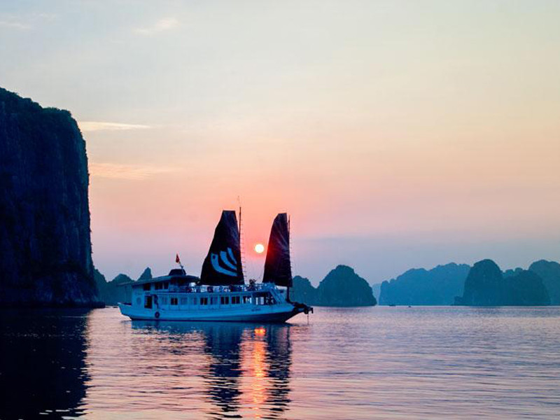 Bhaya Legend Private cruise Halong Bay