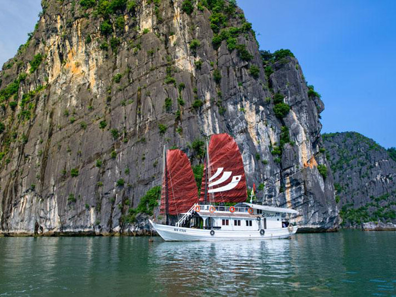 Bhaya Legend Private cruise Halong Bay
