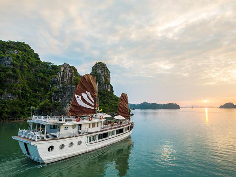 Bhaya Legend Private cruise 3 cabins