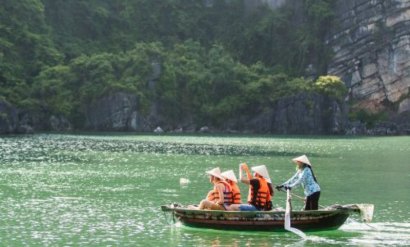 Halong rowing boat